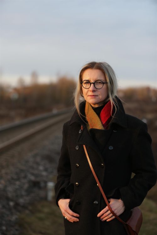 Lilli Luuk ei kirjuta, vaid manab. Tema romaan „Ööema“ on üks lõppeva aasta võimsamaid teoseid. Piia Ruber